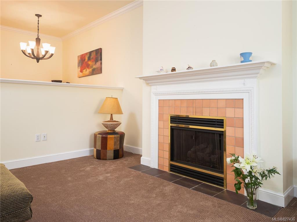 1 3860 Cadboro Bay Road, Saanich, BC, V8N 4G4 827436 Anke Venema