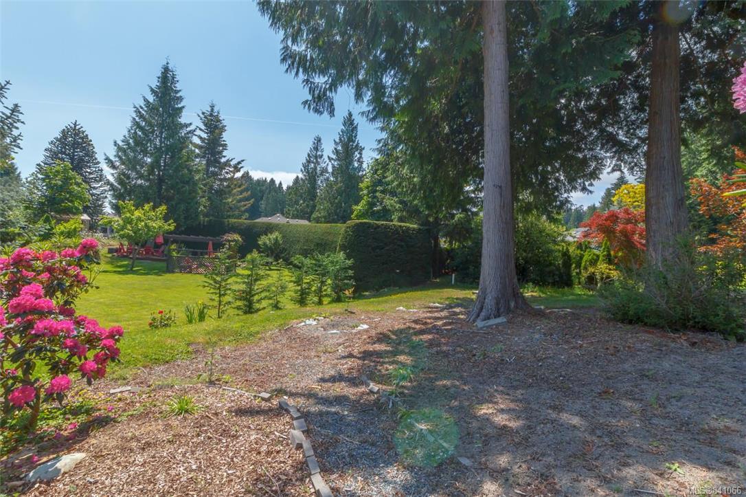 1587 Dean Park Road, North Saanich, BC, V8L 5E5 841066 McMullen