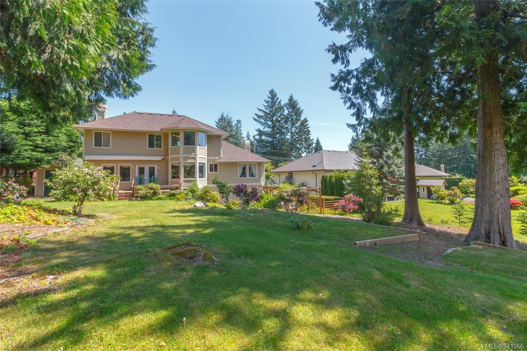1587 Dean Park Road, North Saanich, BC, V8L 5E5 841066 McMullen