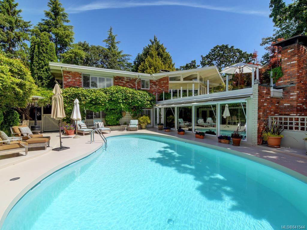 1551 Mt. Douglas Cross Road, Saanich, BC, V8N 1Z9 841544 McMullen