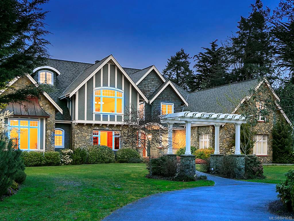 2640 Queenswood Drive, Saanich, BC, V8N 1X5 841610 The House