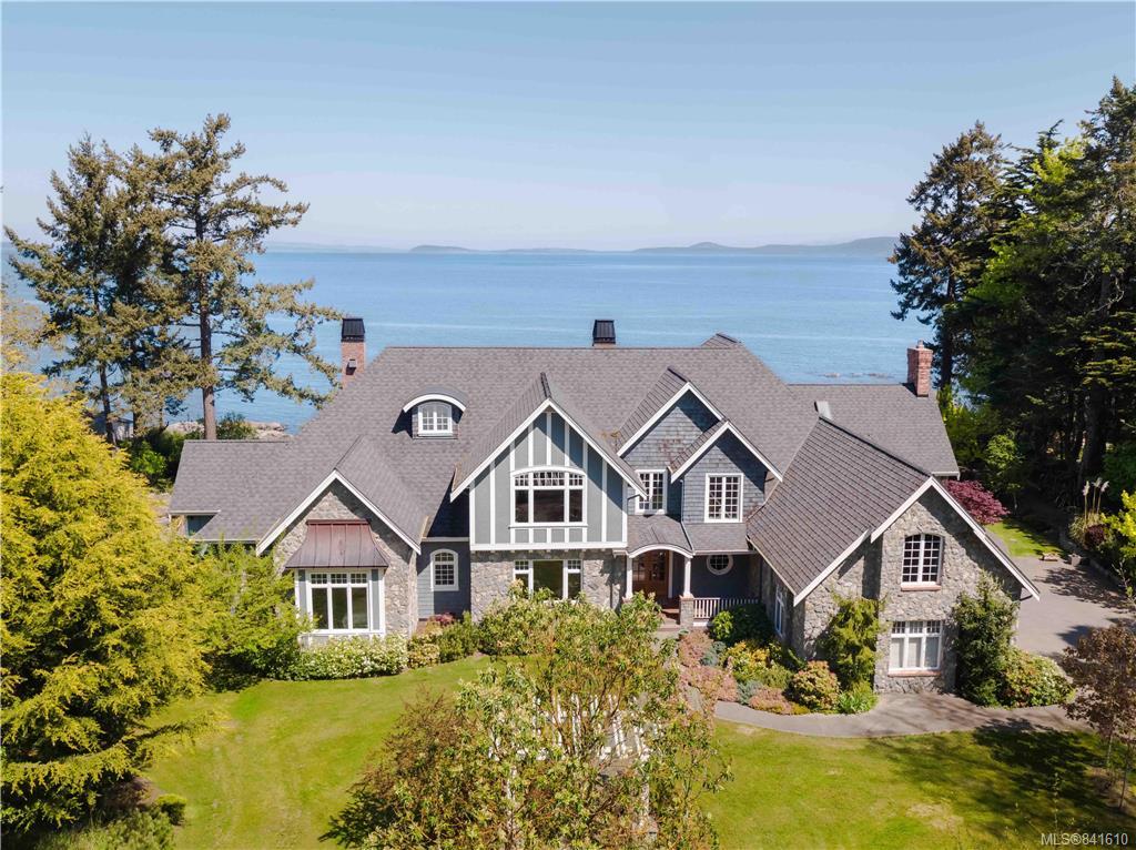 2640 Queenswood Drive, Saanich, BC, V8N 1X5 841610 The House