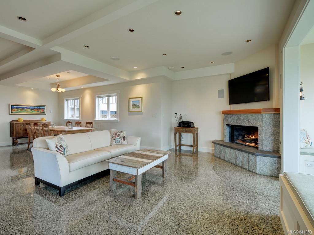 1270 Dallas Rd, Victoria, BC, V8V 1C4 841950 Stephen Calderwood