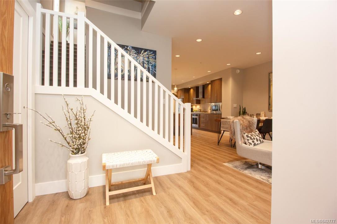 7880 Lochside Drive, Central Saanich, BC, V8M 0B9 842777 Victoria