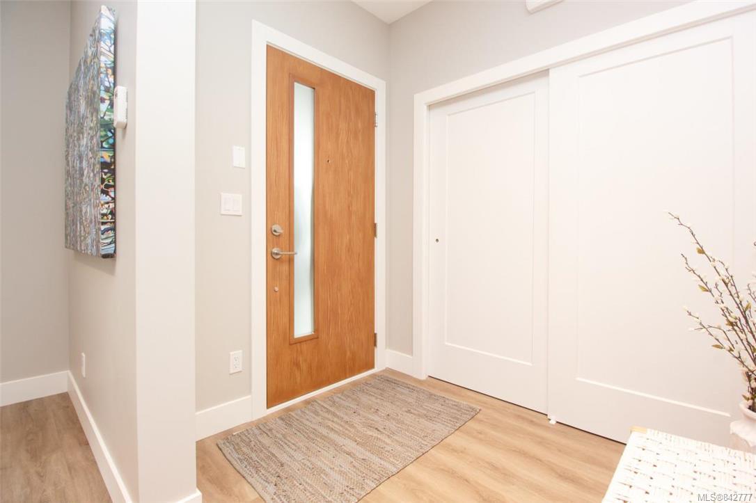 7880 Lochside Drive, Central Saanich, BC, V8M 0B9 842777 Victoria