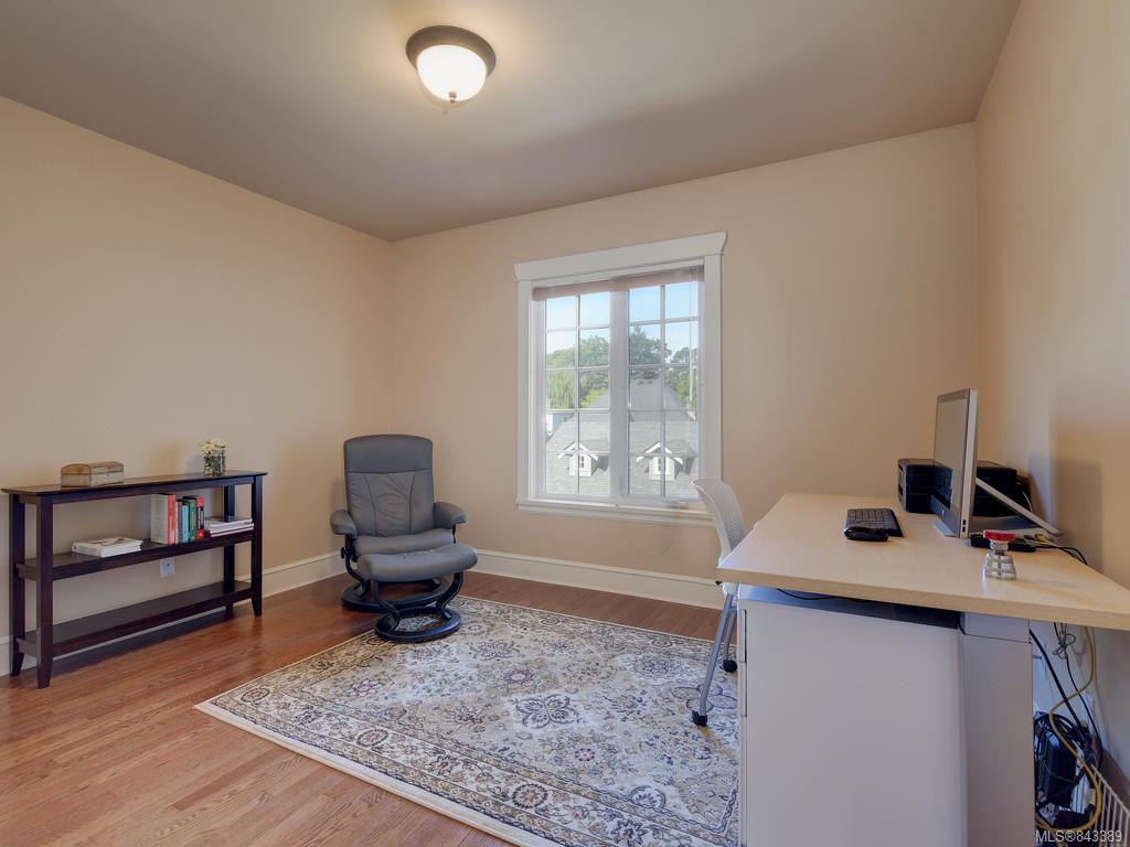 2 840 Pemberton Road, Victoria, BC, V8S 3R4 843389 Miles Takacs