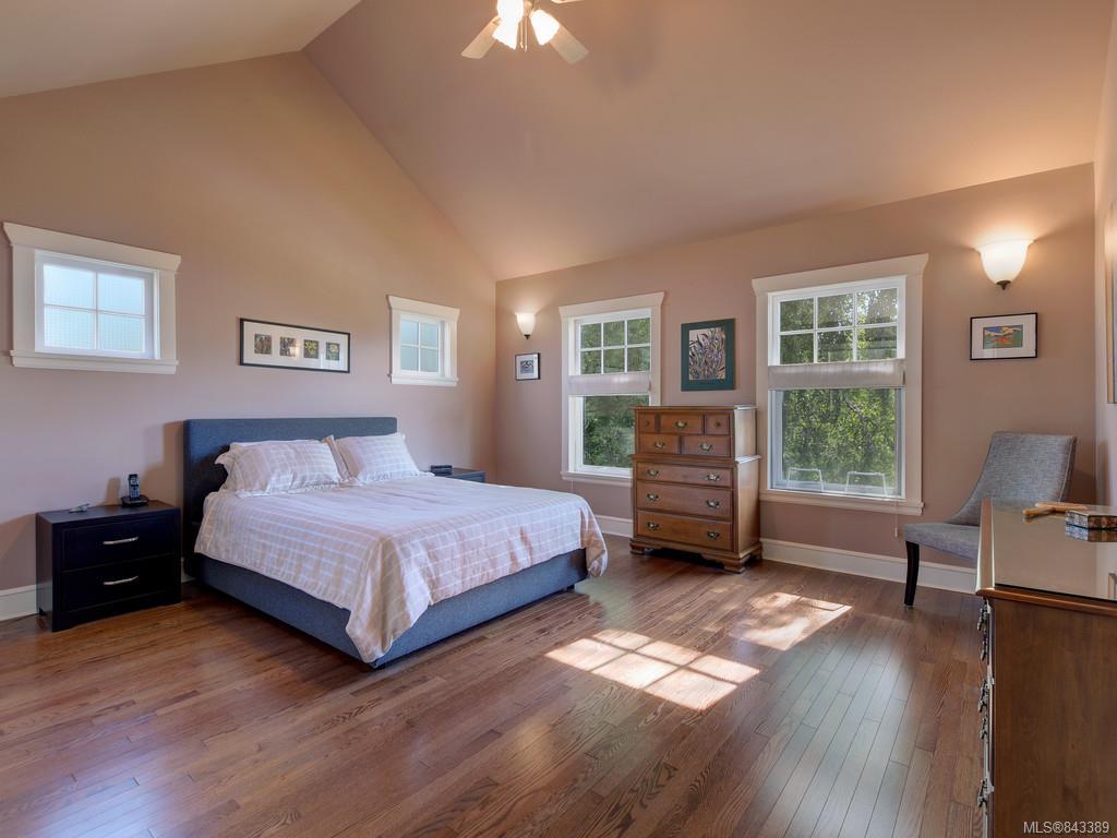 2 840 Pemberton Road, Victoria, BC, V8S 3R4 843389 Miles Takacs