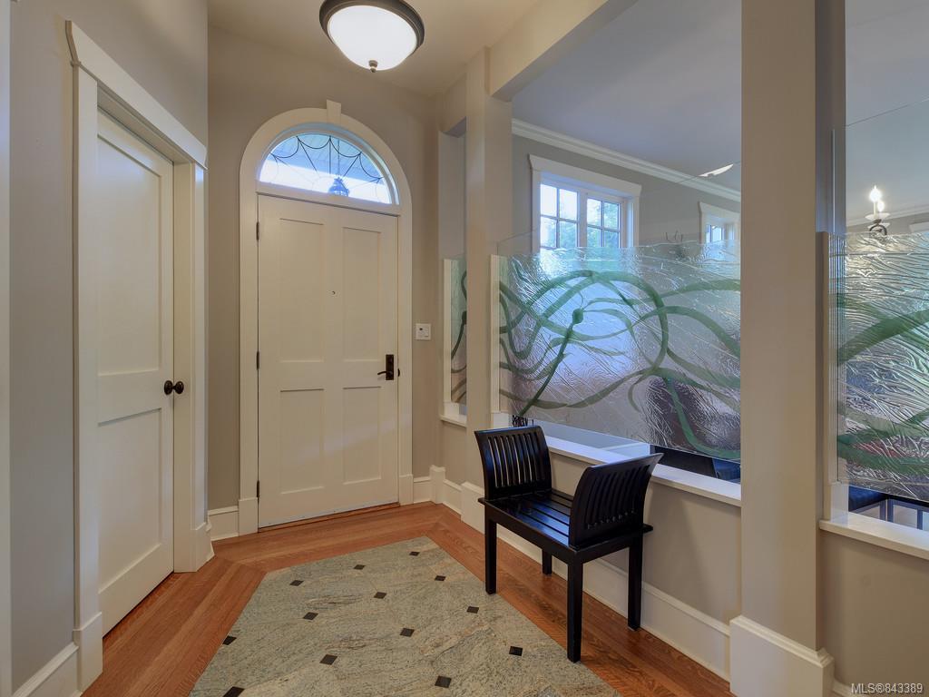 2 840 Pemberton Road, Victoria, BC, V8S 3R4 843389 Miles Takacs