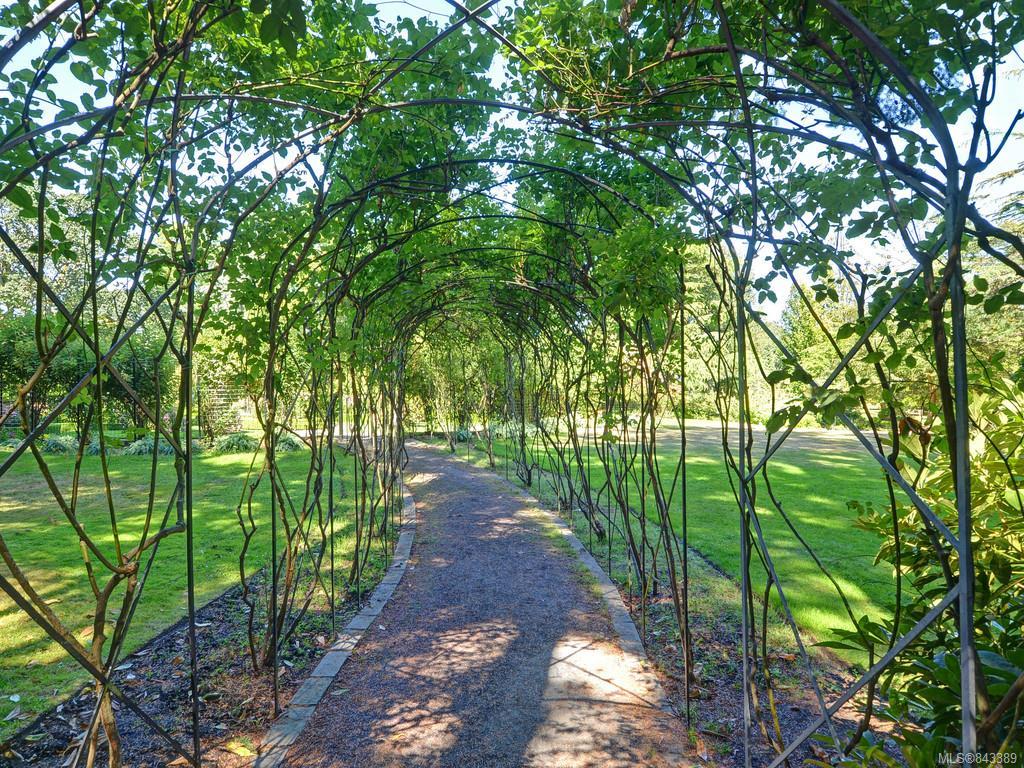 2 840 Pemberton Road, Victoria, BC, V8S 3R4 843389 Miles Takacs