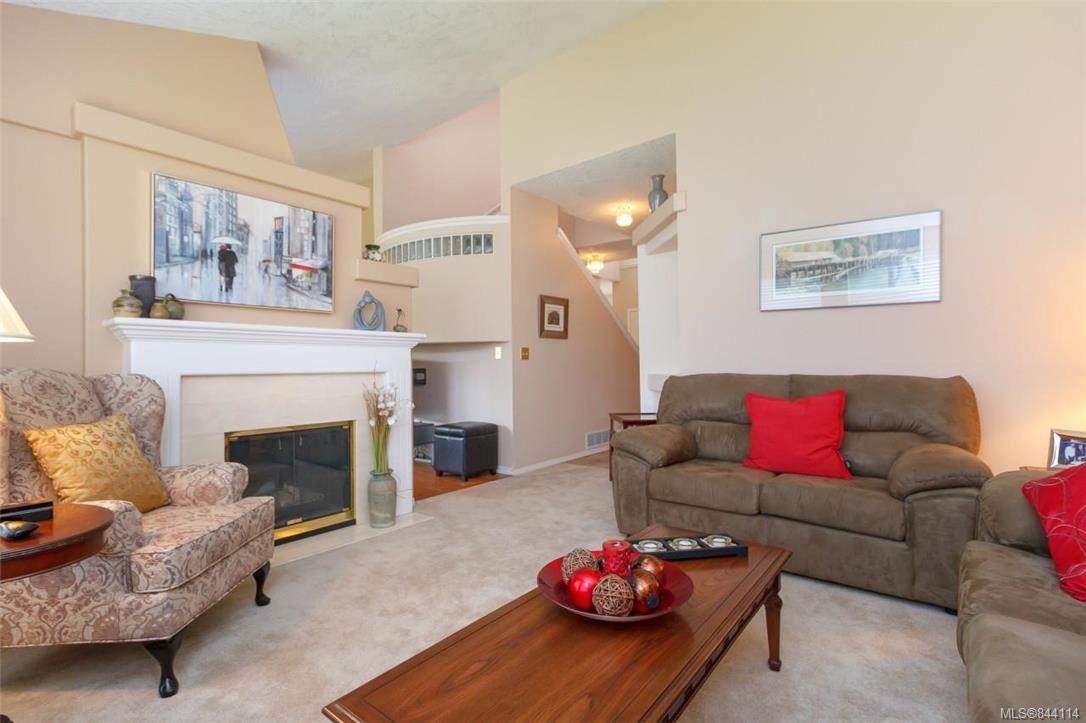 402, 4515 Pipeline Road, Saanich, BC, V8Z 5M3 844114 The House