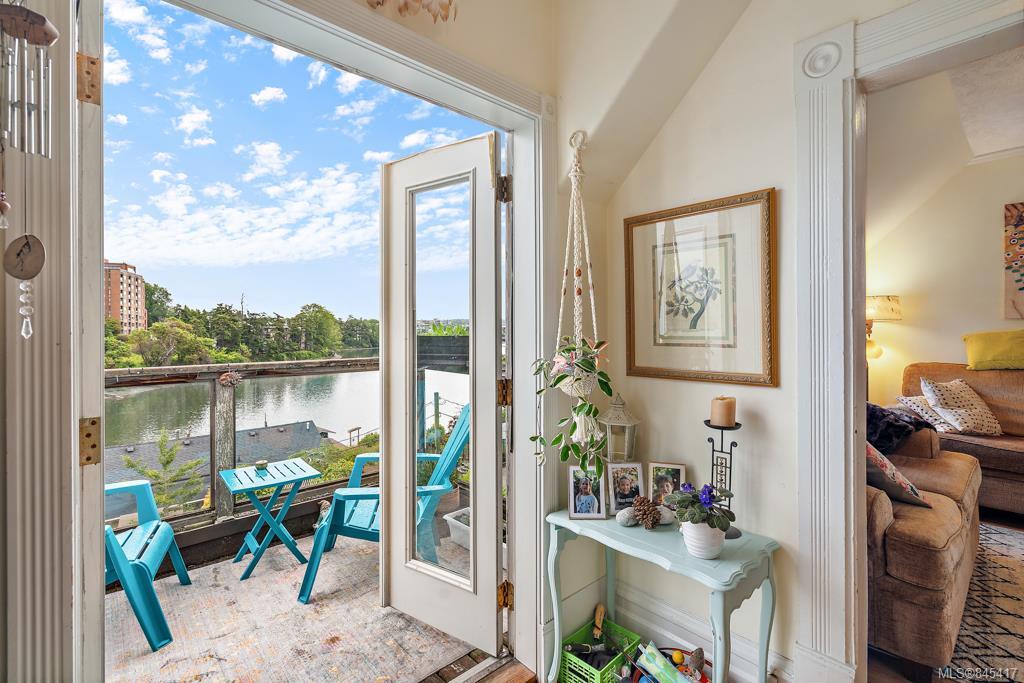 504 Selkirk Ave, Victoria, BC, V9A 2T1 845417 Marten Homes Real