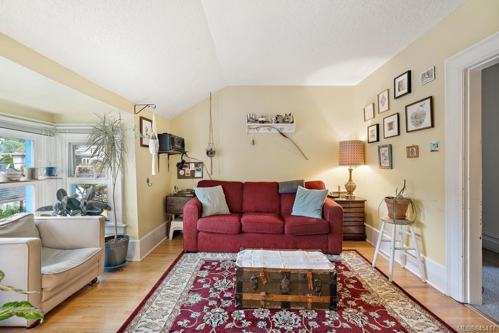 504 Selkirk Ave, Victoria, BC, V9A 2T1 845417 Marten Homes Real