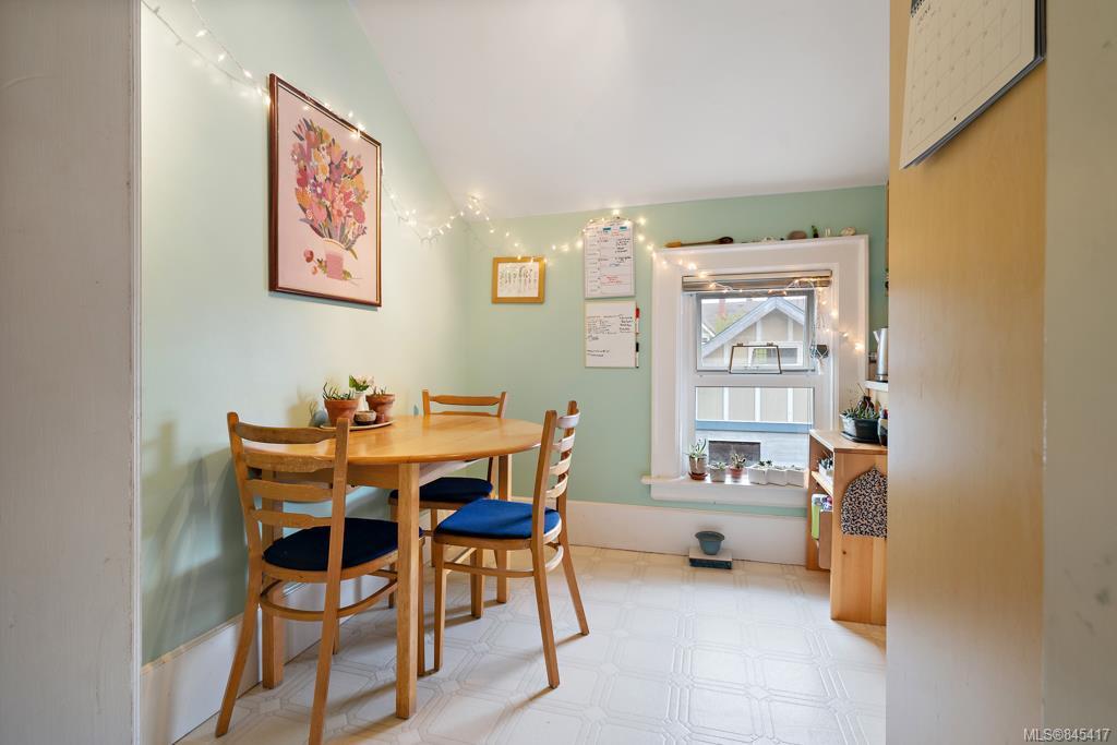 504 Selkirk Ave, Victoria, BC, V9A 2T1 845417 Marten Homes Real