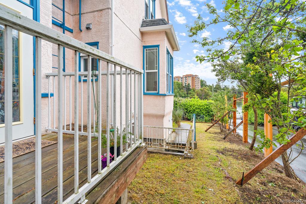 504 Selkirk Ave, Victoria, BC, V9A 2T1 845417 Marten Homes Real