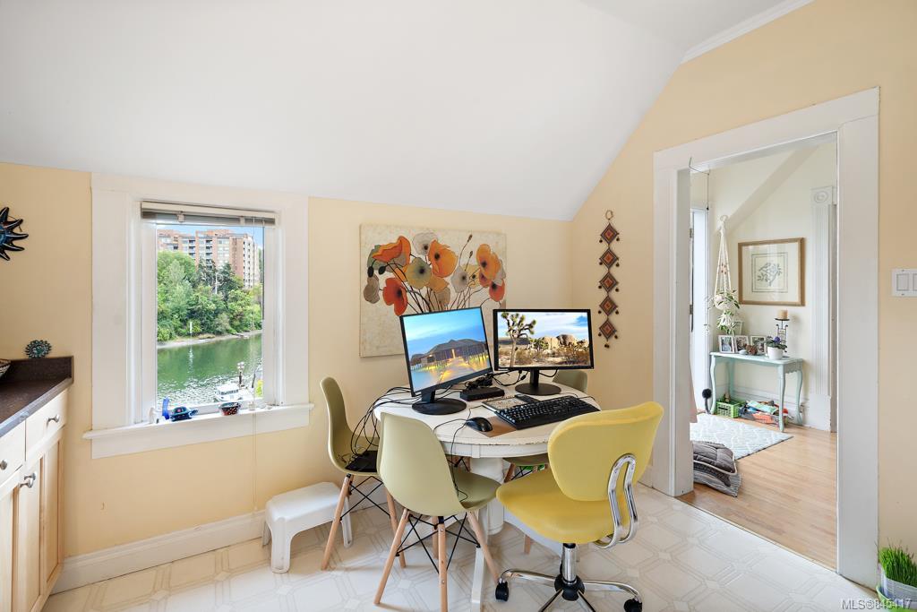 504 Selkirk Ave, Victoria, BC, V9A 2T1 845417 Marten Homes Real