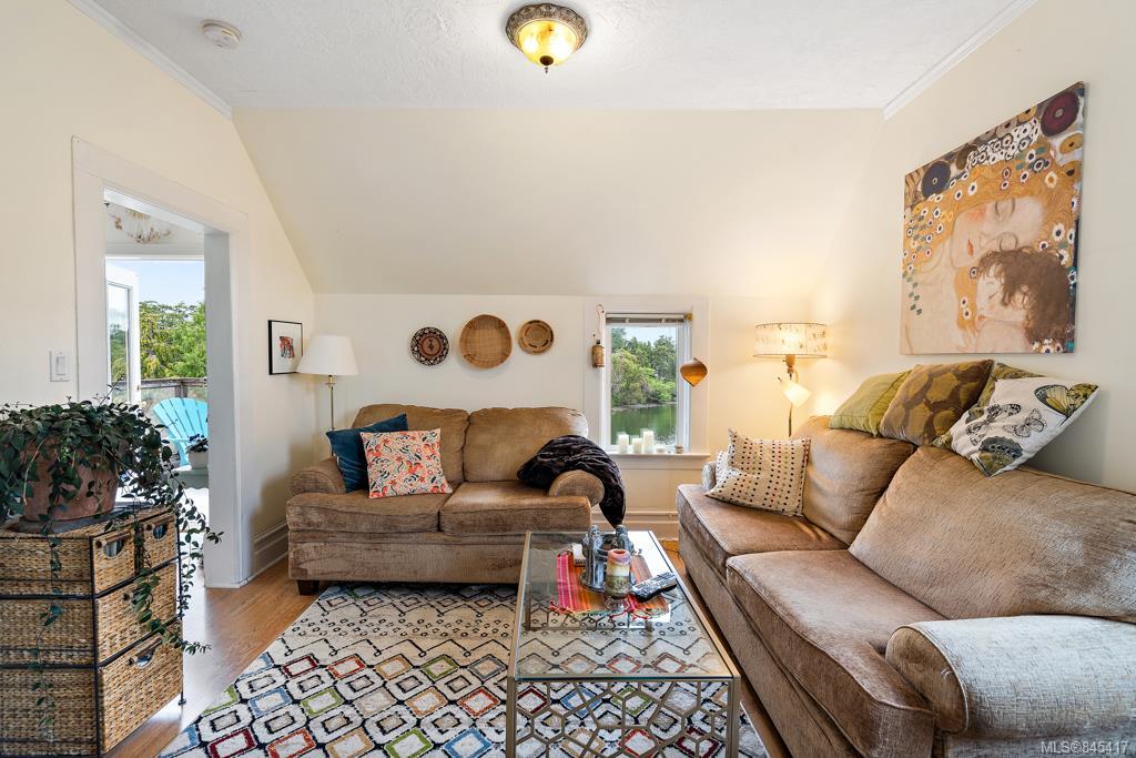 504 Selkirk Ave, Victoria, BC, V9A 2T1 845417 Marten Homes Real