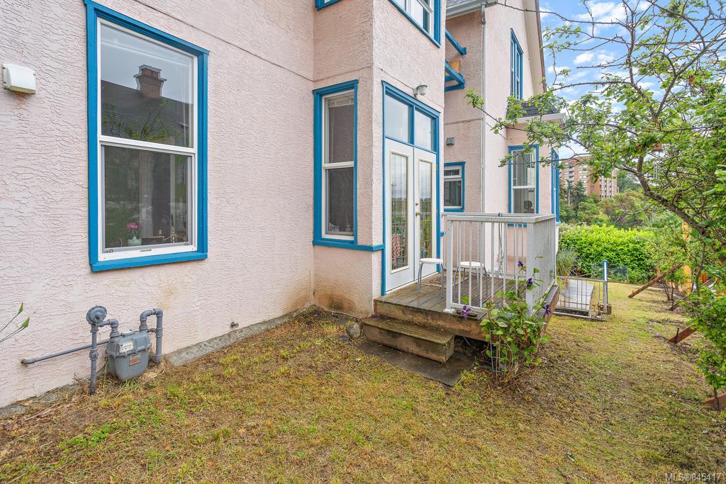 504 Selkirk Ave, Victoria, BC, V9A 2T1 845417 Marten Homes Real