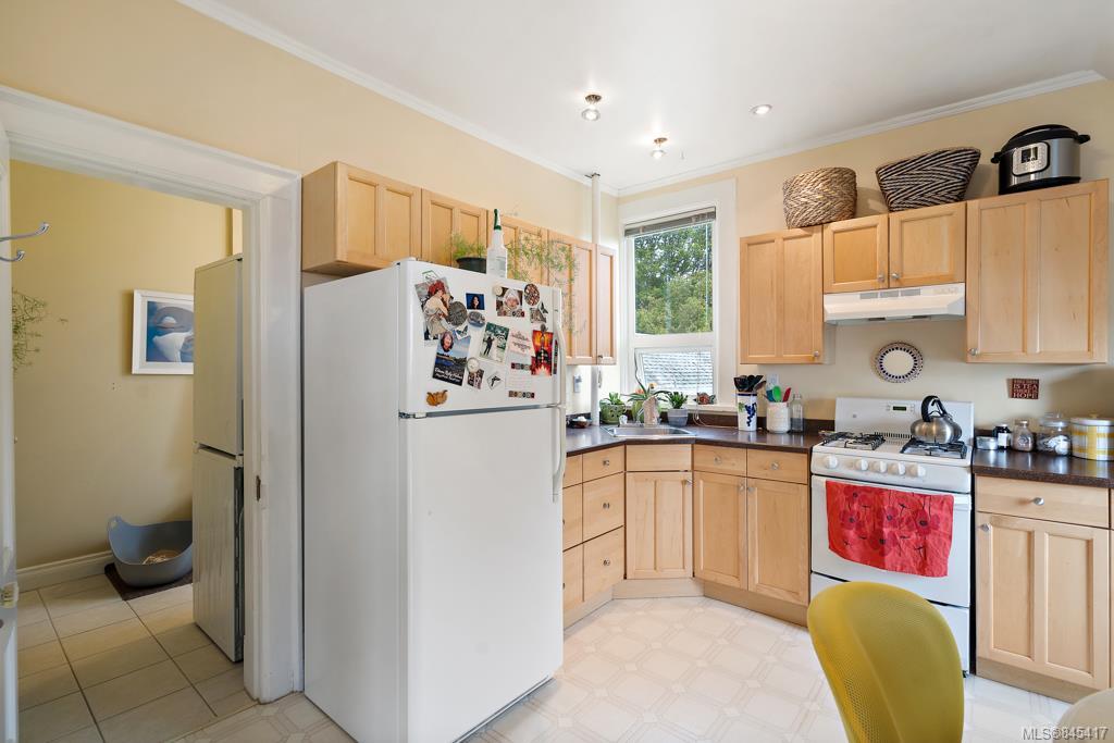 504 Selkirk Ave, Victoria, BC, V9A 2T1 845417 Marten Homes Real