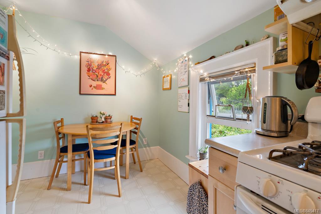 504 Selkirk Ave, Victoria, BC, V9A 2T1 845417 Marten Homes Real