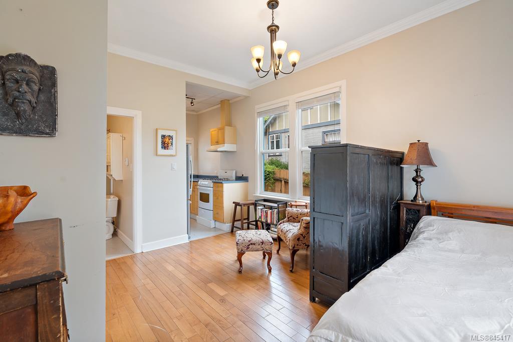 504 Selkirk Ave, Victoria, BC, V9A 2T1 845417 Marten Homes Real