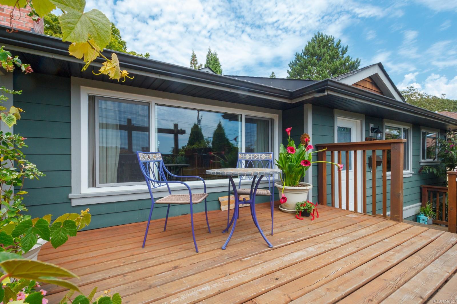 904A Old Esquimalt Road, Esquimalt, BC, V9A 4X3 850722 The House