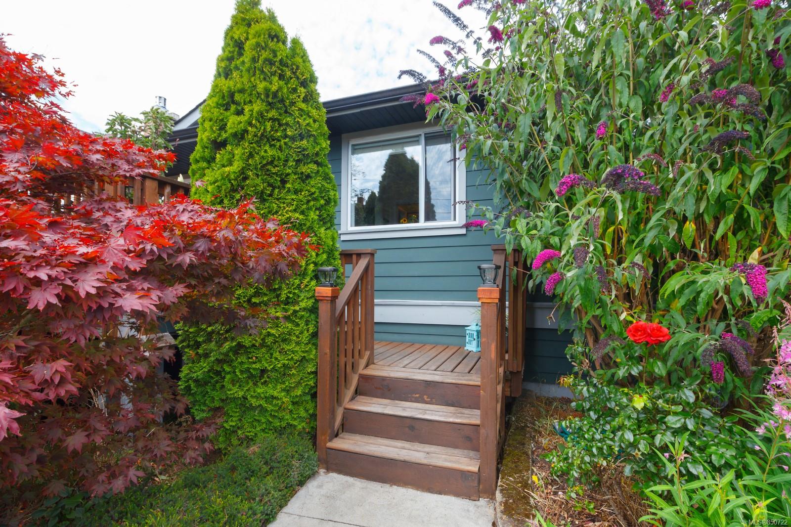 904A Old Esquimalt Road, Esquimalt, BC, V9A 4X3 850722 The House