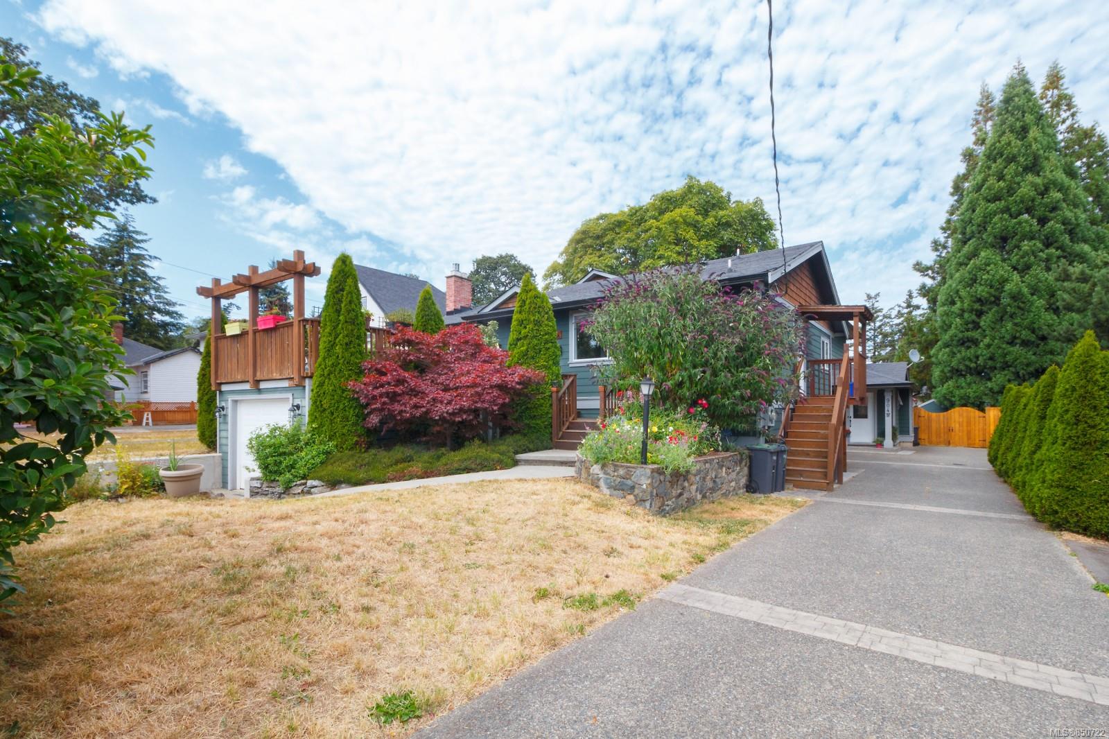 904A Old Esquimalt Road, Esquimalt, BC, V9A 4X3 850722 The House