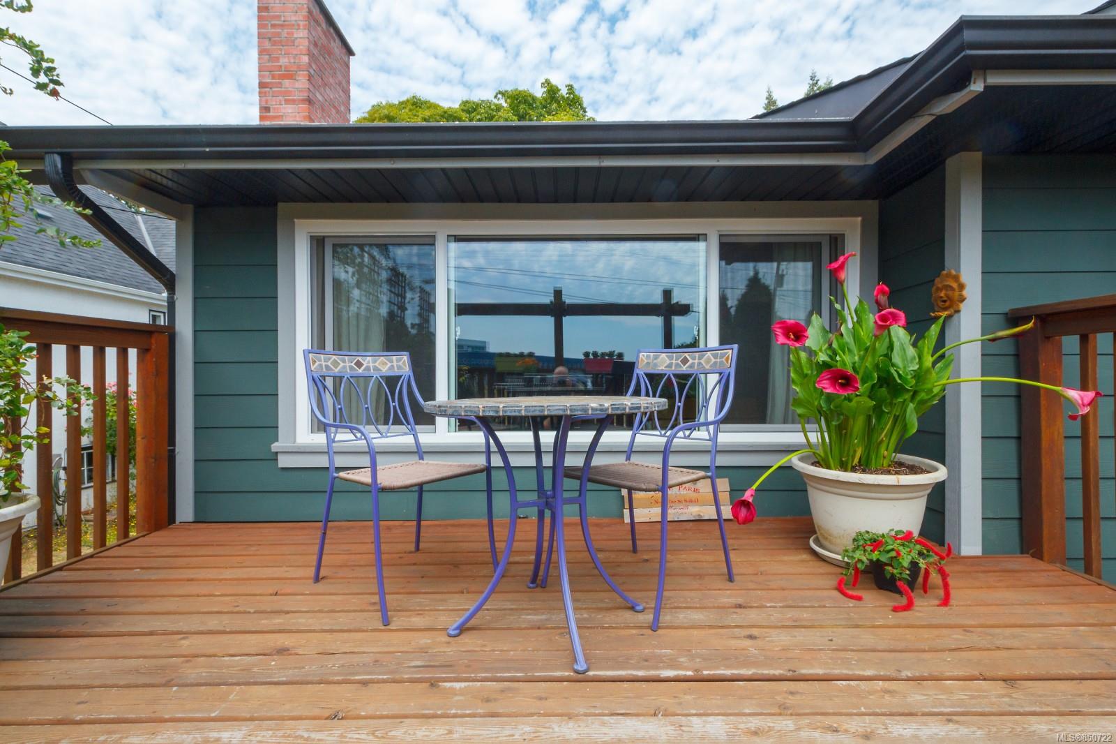 904A Old Esquimalt Road, Esquimalt, BC, V9A 4X3 850722 The House