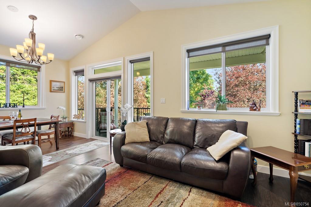 10125 Bowerbank Road, Sidney, BC, V8L 3K6 850754 Gower Smith Real