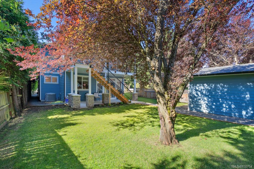 10125 Bowerbank Road, Sidney, BC, V8L 3K6 850754 Gower Smith Real
