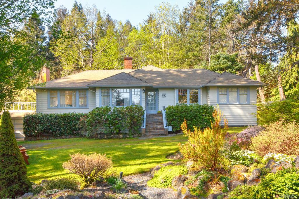 2695 Queenswood Dr, Saanich, BC, V8N 1X6 851252 Stephen Calderwood