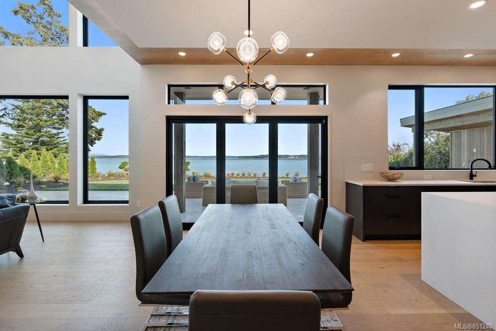 9235 Lochside Drive, Sidney, BC, V8Z 5X6 851240 Mark Rice Personal Real Estate Corporation