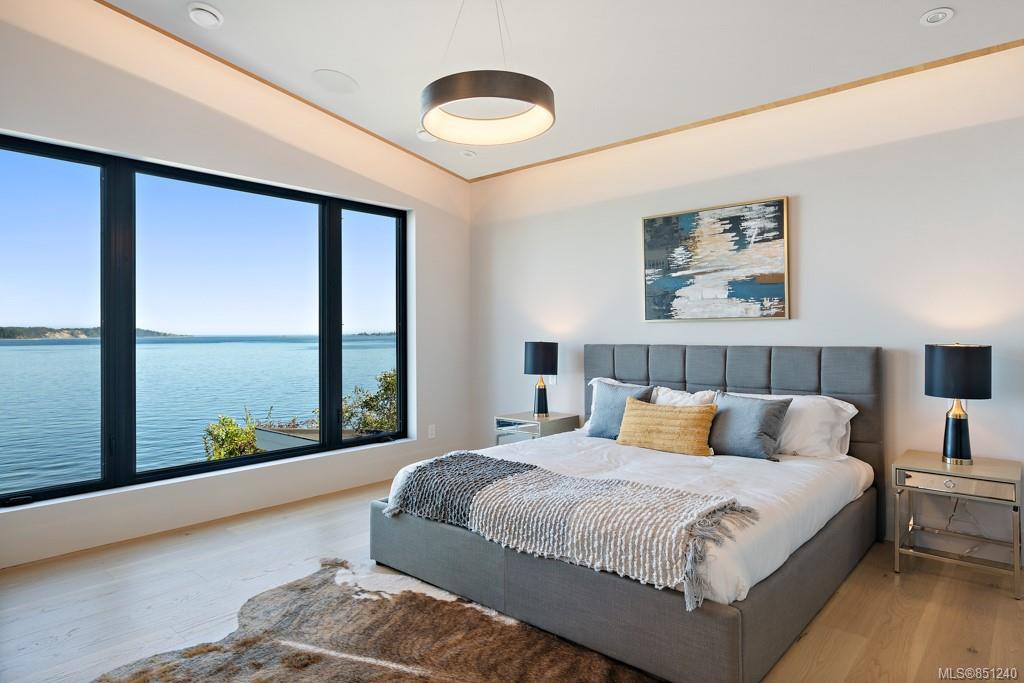 9235 Lochside Drive, Sidney, BC, V8Z 5X6 851240 Mark Rice Personal Real Estate Corporation