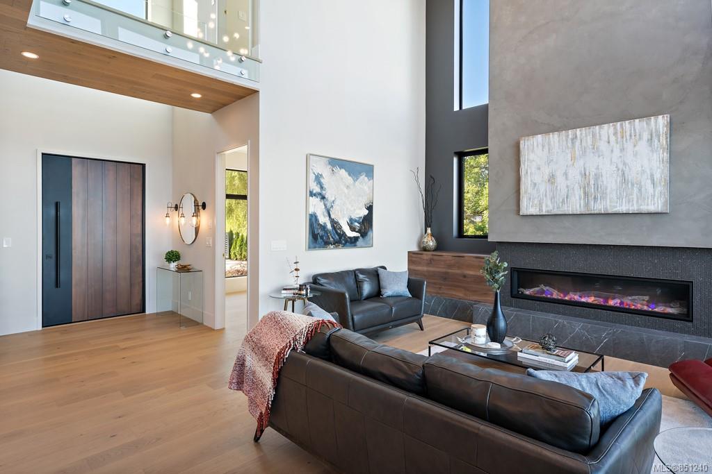 9235 Lochside Drive, Sidney, BC, V8Z 5X6 851240 Mark Rice Personal Real Estate Corporation