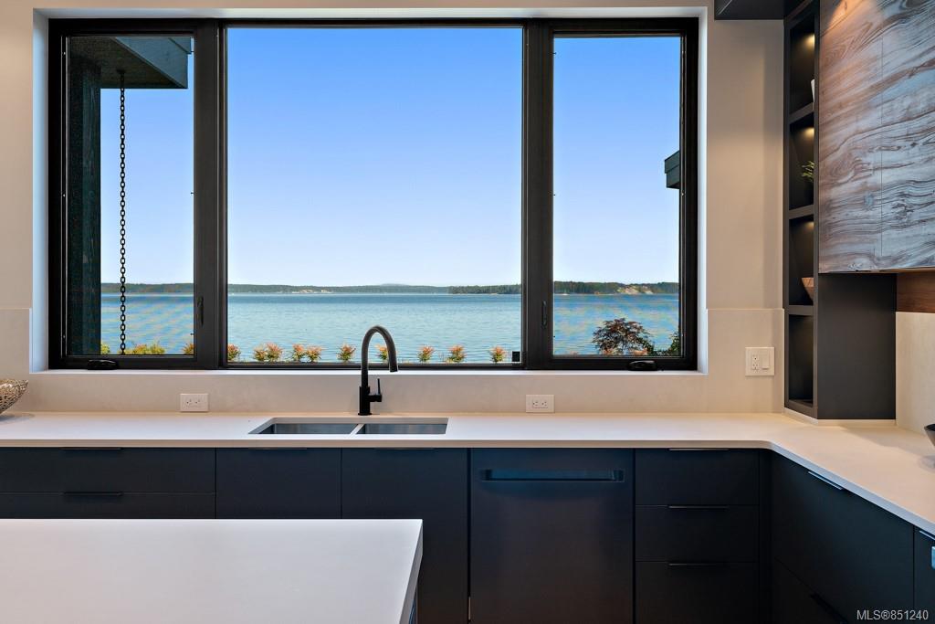 9235 Lochside Drive, Sidney, BC, V8Z 5X6 851240 Mark Rice Personal Real Estate Corporation