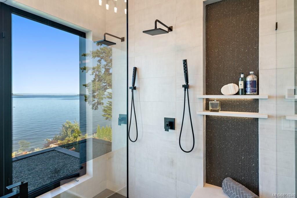 9235 Lochside Drive, Sidney, BC, V8Z 5X6 851240 Mark Rice Personal Real Estate Corporation