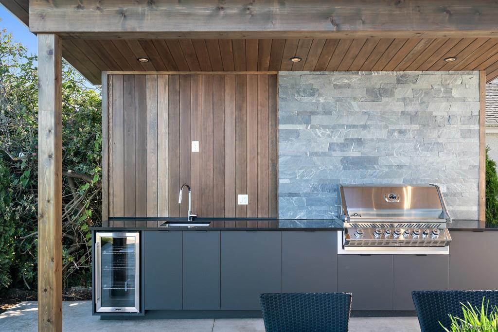 9235 Lochside Drive, Sidney, BC, V8Z 5X6 851240 Mark Rice Personal Real Estate Corporation