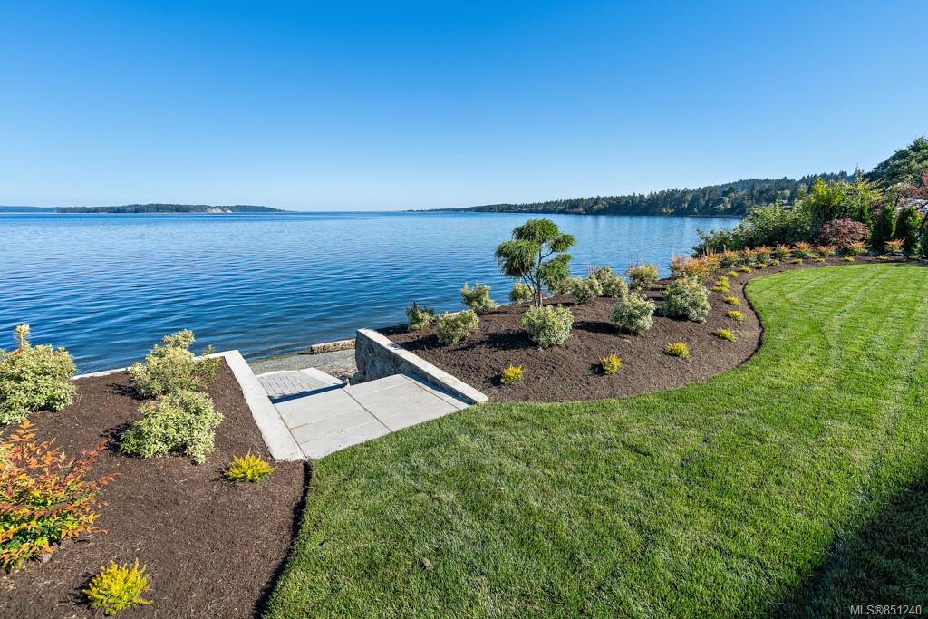 9235 Lochside Drive, Sidney, BC, V8Z 5X6 851240 Mark Rice Personal Real Estate Corporation