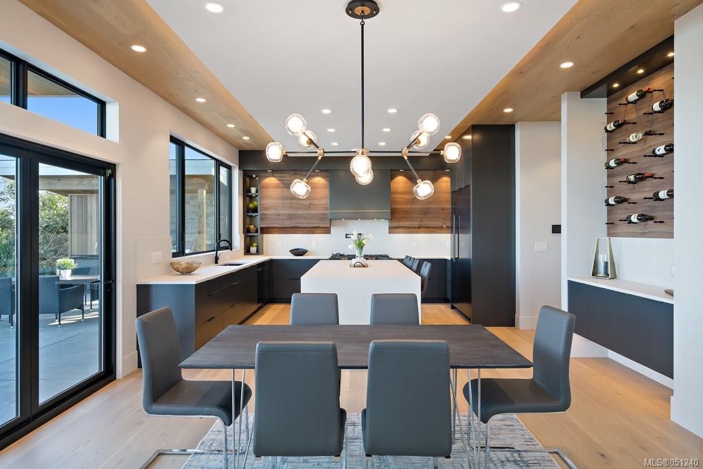 9235 Lochside Drive, Sidney, BC, V8Z 5X6 851240 Mark Rice Personal Real Estate Corporation