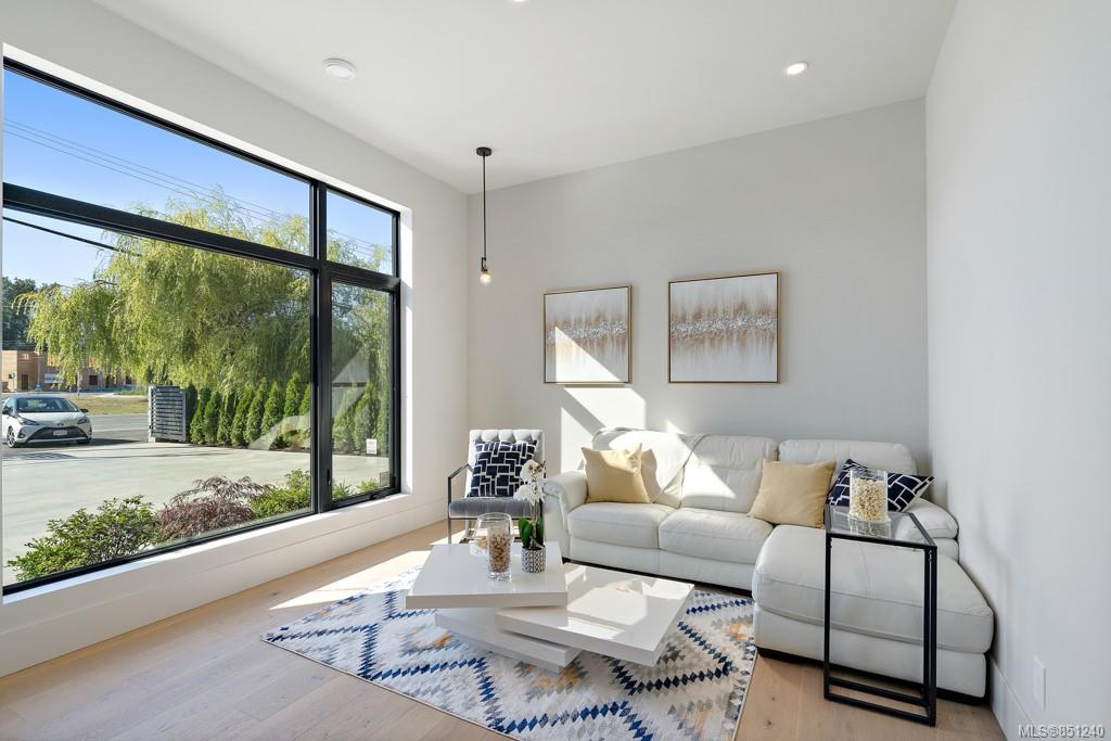 9235 Lochside Drive, Sidney, BC, V8Z 5X6 851240 Mark Rice Personal Real Estate Corporation