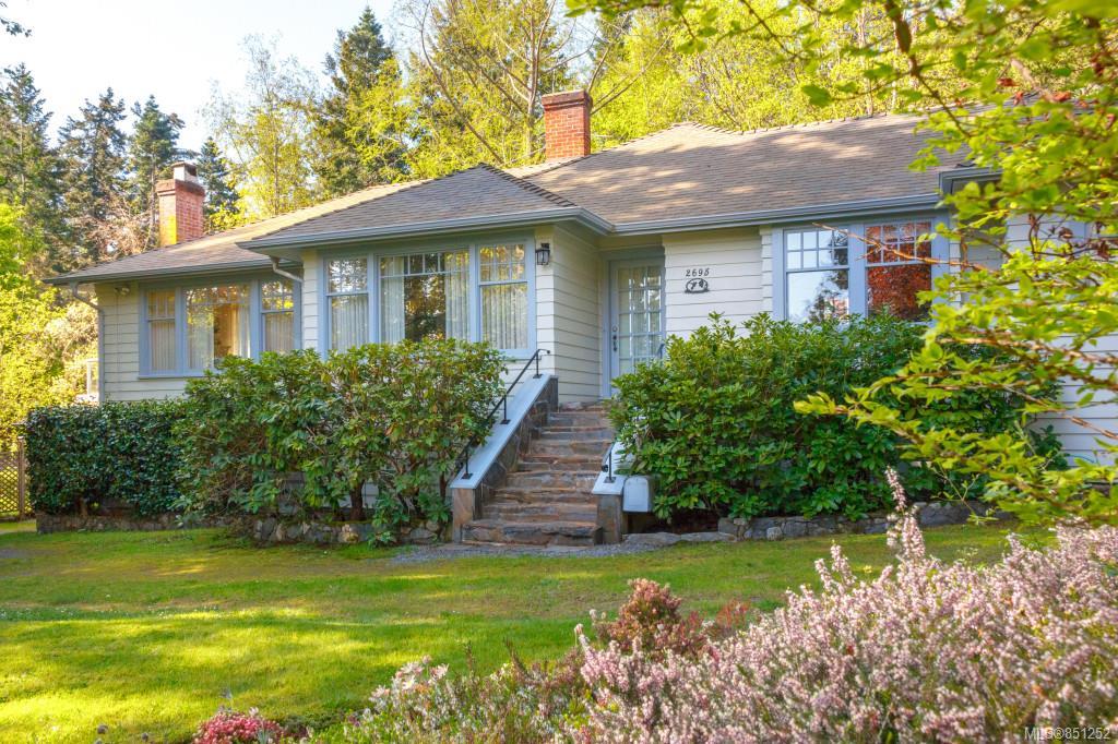 2695 Queenswood Dr, Saanich, BC, V8N 1X6 851252 Stephen Calderwood