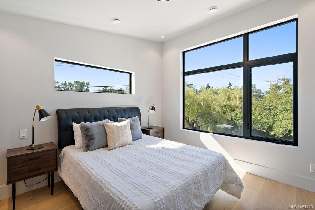 9235 Lochside Drive, Sidney, BC, V8Z 5X6 851240 Mark Rice Personal Real Estate Corporation