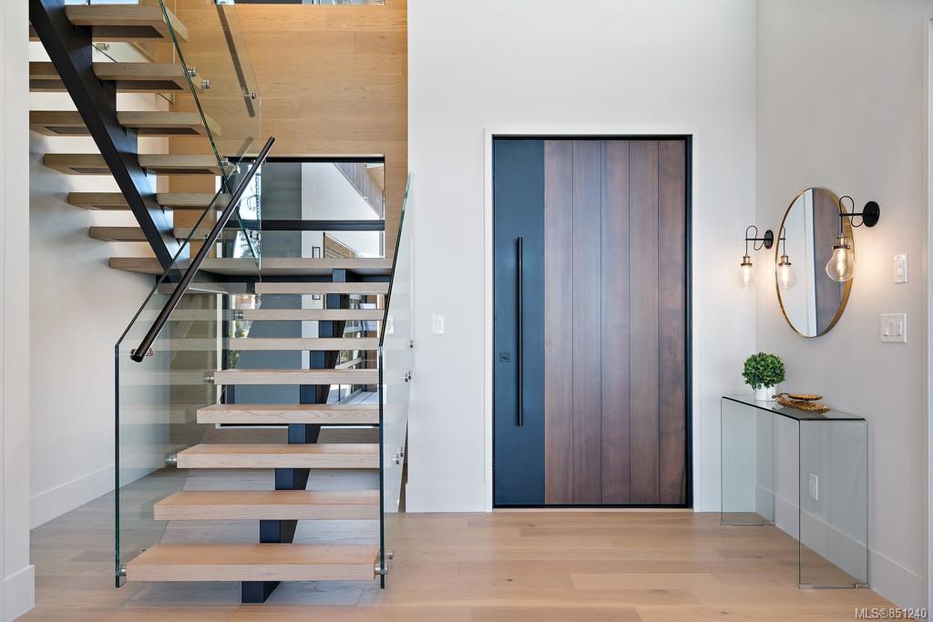 9235 Lochside Drive, Sidney, BC, V8Z 5X6 851240 Mark Rice Personal Real Estate Corporation