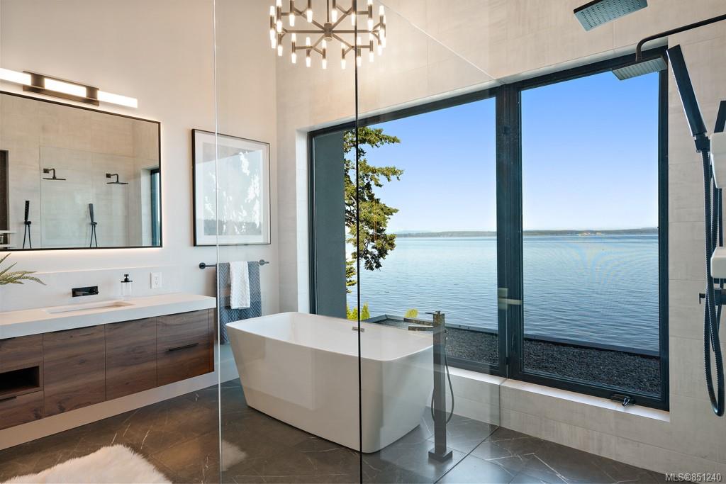 9235 Lochside Drive, Sidney, BC, V8Z 5X6 851240 Mark Rice Personal Real Estate Corporation