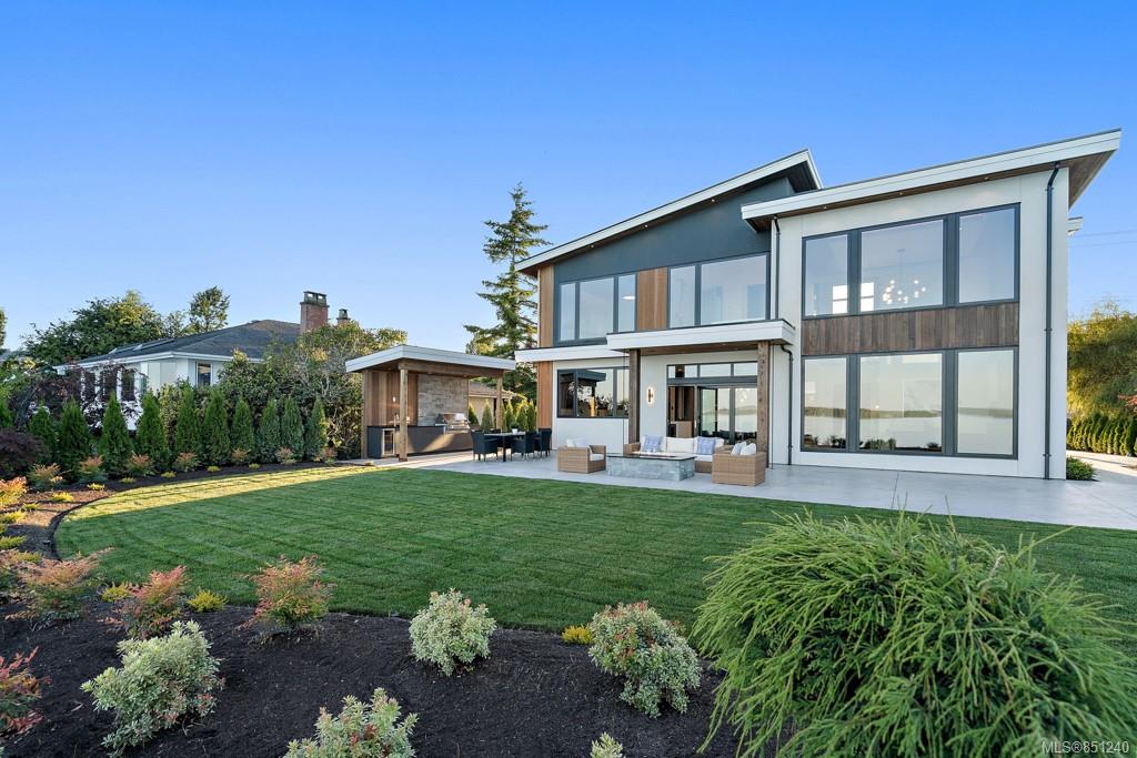 9235 Lochside Drive, Sidney, BC, V8Z 5X6 851240 Mark Rice Personal Real Estate Corporation