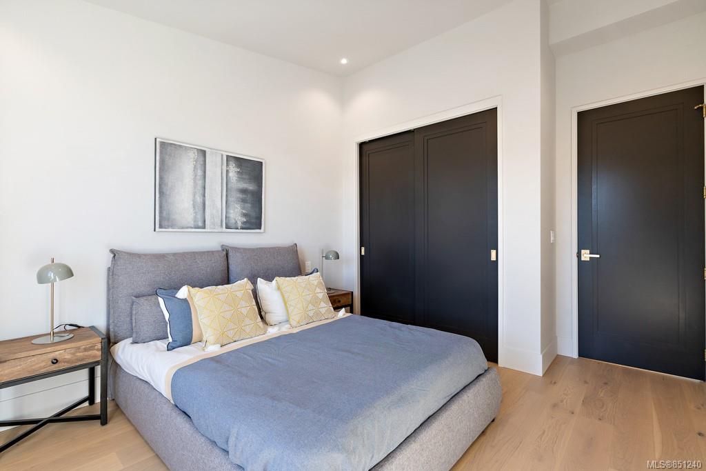 9235 Lochside Drive, Sidney, BC, V8Z 5X6 851240 Mark Rice Personal Real Estate Corporation