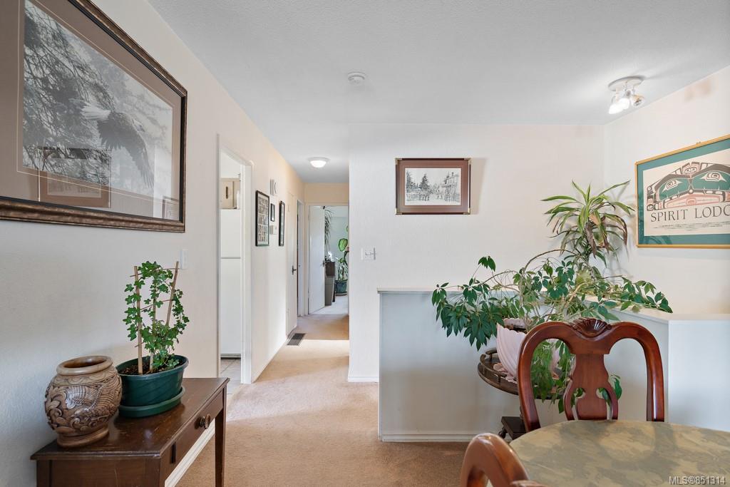 2144 Mills Road, Sidney, BC, V8L 3V8 851314 Gower Smith Real Estate