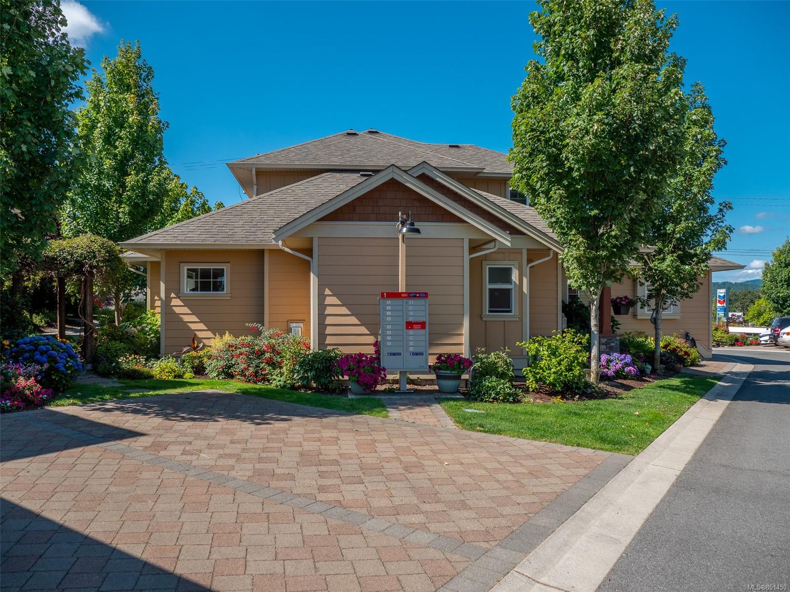 9 7053 West Saanich Road, Central Saanich, BC, V8M 0B2 851450 Berk