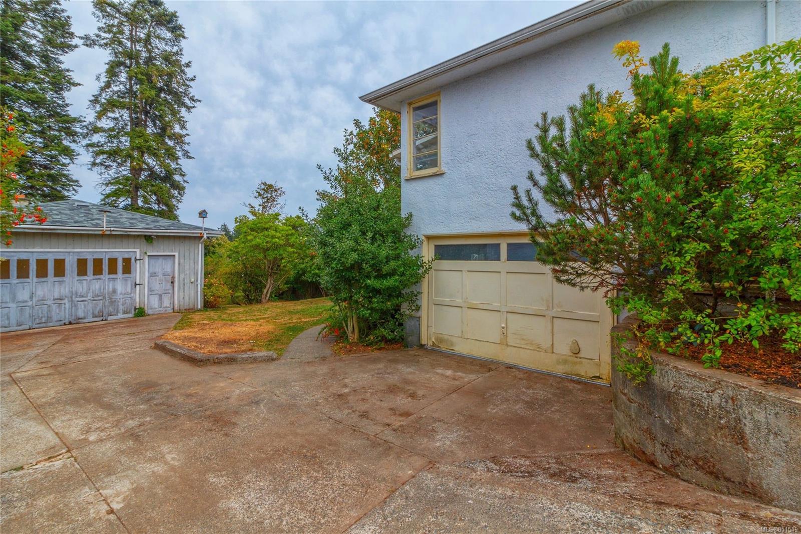 750 Jasmine Avenue, Saanich, BC, V8Z 2N9 851549 The House Selling Group