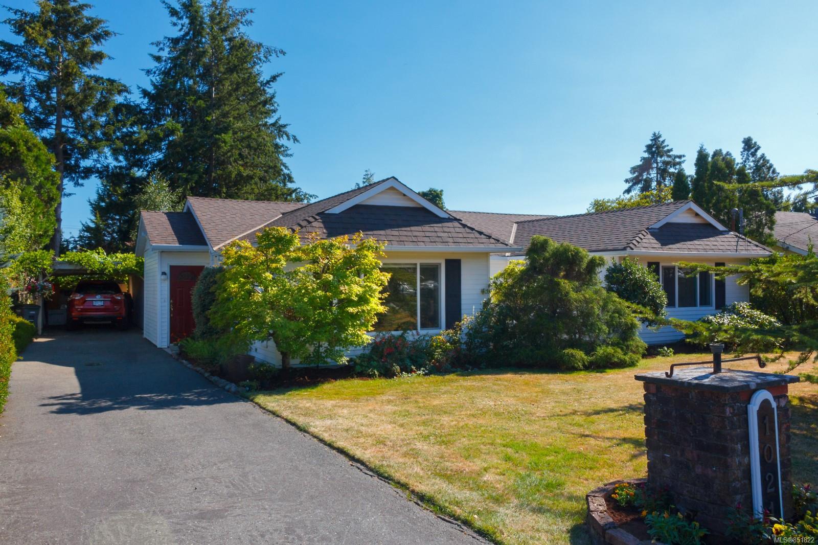 1021 McBriar Avenue, Saanich, BC, V8X 3M4 851822 McCollom Real